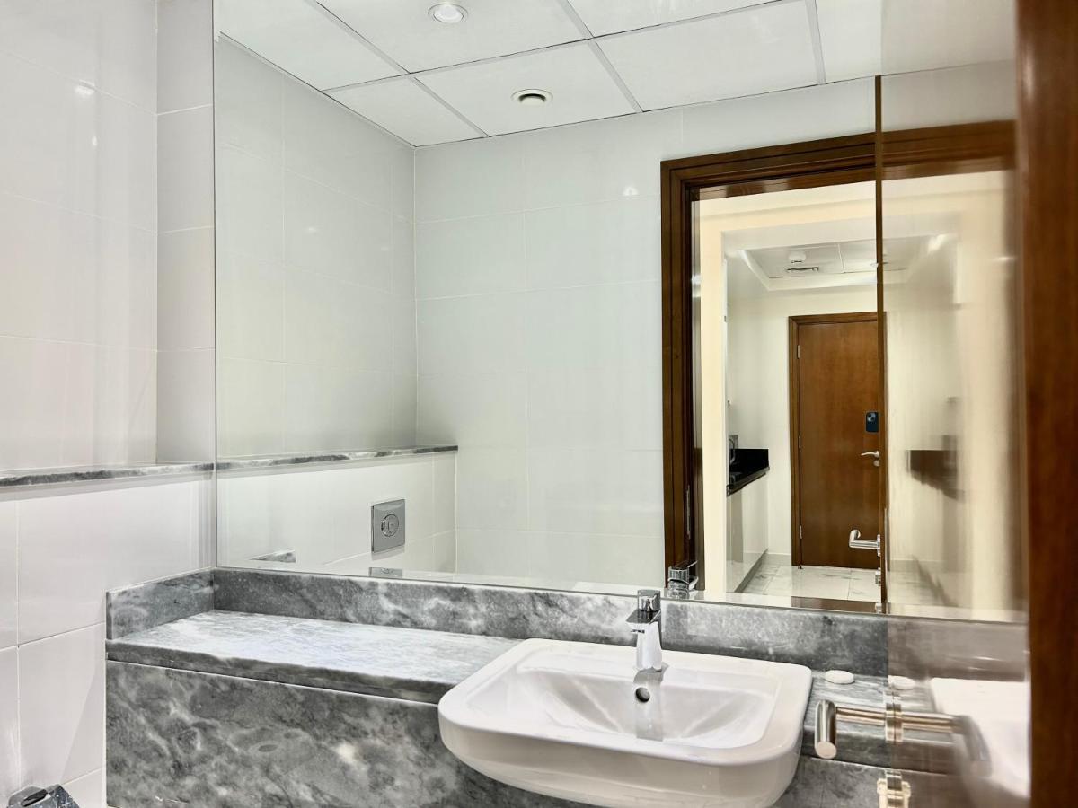 Stunning 1bedroom With Balcony In Al Habtoor Apartment Dubai