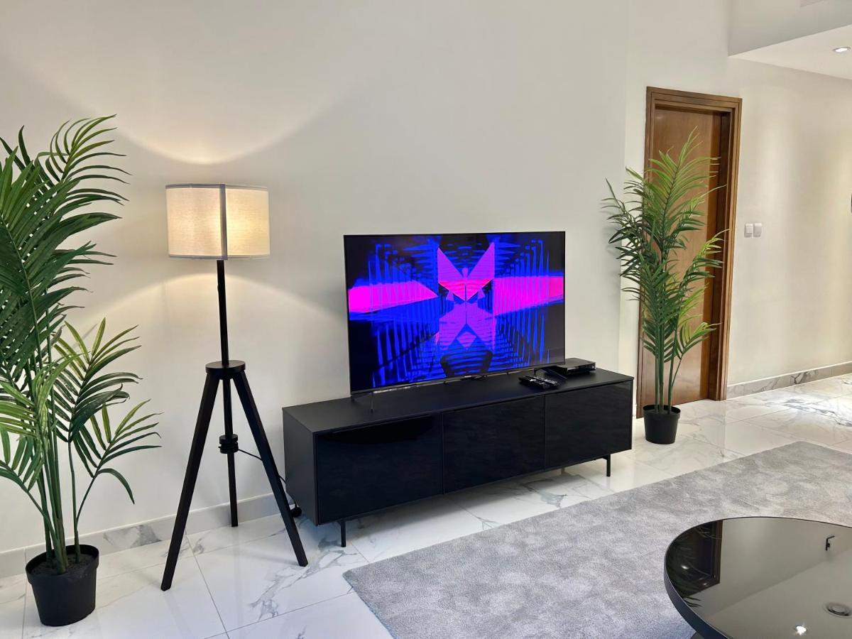 Stunning 1bedroom With Balcony In Al Habtoor Dubai
